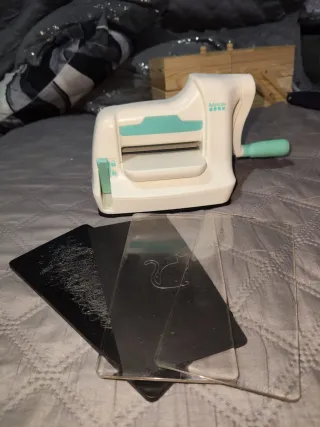 Mini troqueladora para manualidades