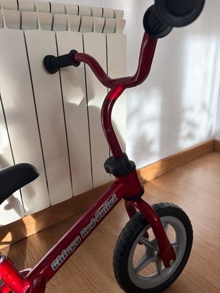 Bicicleta de equilibrio roja de chicco