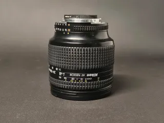 Zoom Nikon 24-120mm AF