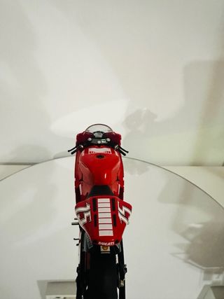 Ducati Desmosedici Sete Gibernau 2006 + fascículo
