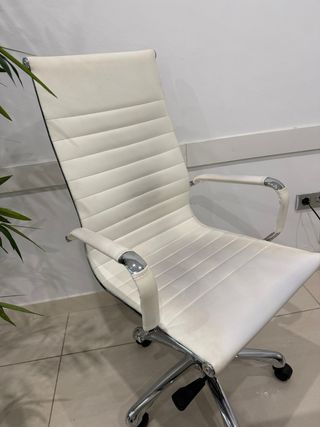 Silla de escritorio blanca
