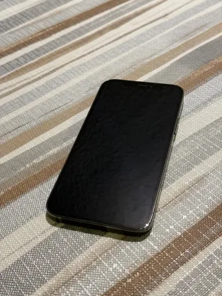 iPhone 12 Pro 128 GB + 5 fundas incluidas.