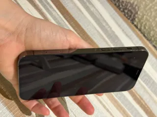 iPhone 12 Pro 128 GB + 5 fundas incluidas.