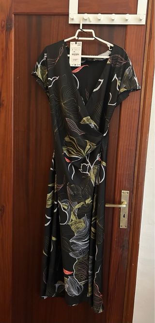Vestido estampado midi Zara. Sin estrenar