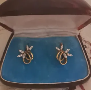 Pendientes antiguos de oro amarillo con diamantes