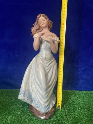 # Figura porcelana valenciana CERAGAN mujer