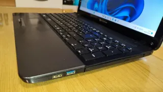 Portátil Packard bell i3 SSD 4Gb Windows 11