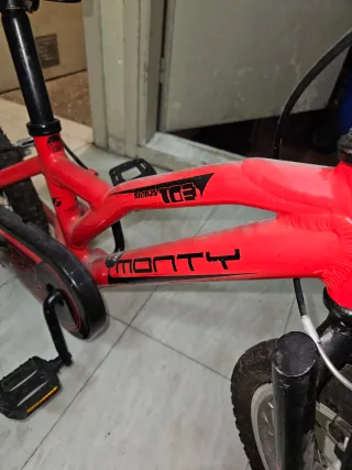 Bicicleta marca Monty de 16 pulgadas,