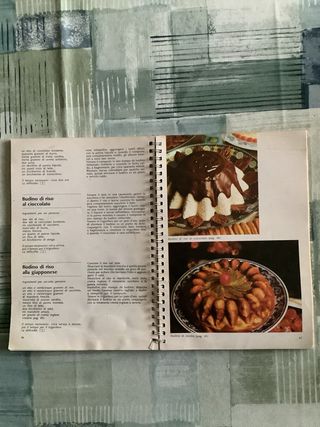 Vendo 2 libri di ricette del 1974 in buono stato .