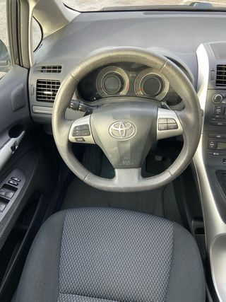 Toyota Auris automatico.