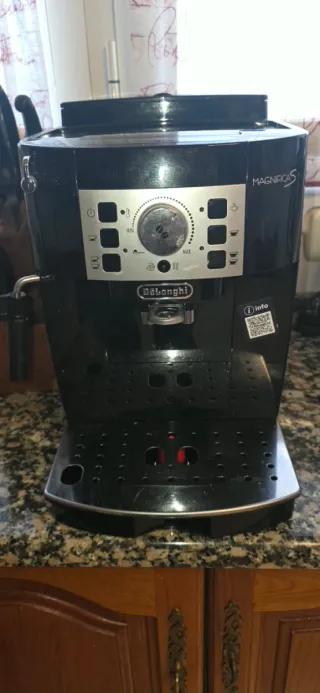 Cafetera DeLonghi Magnifica S. muy poco uso