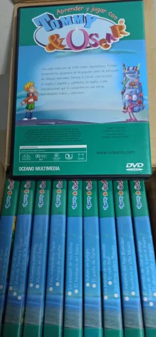 Caja de 10 DVDs interactivos inglés Tommy & Oscar