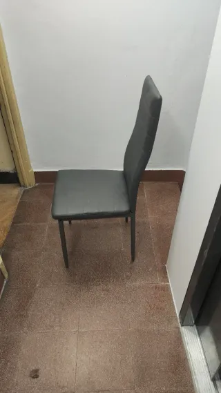 Silla comedor/salón gris.