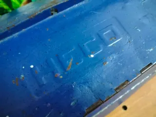 Antigua caja de herramientas metálica marca HECO