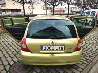 Renault Clio "IMPECABLE"