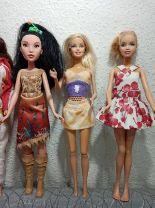 Lote Barbies y regalo