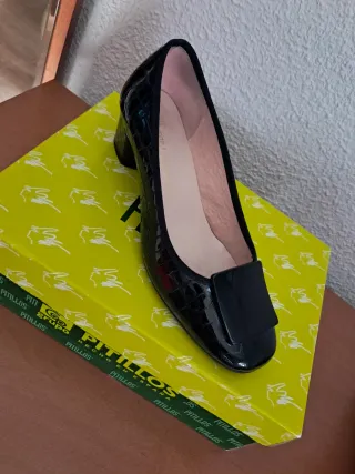 MANOLETINAS PIEL CON TACÓN