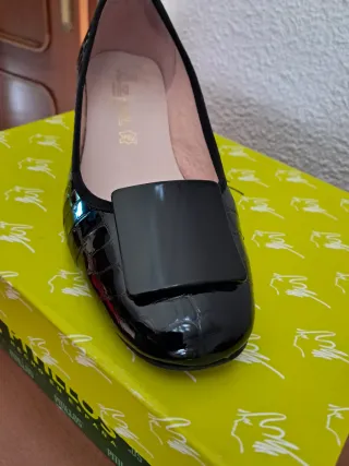 MANOLETINAS PIEL CON TACÓN