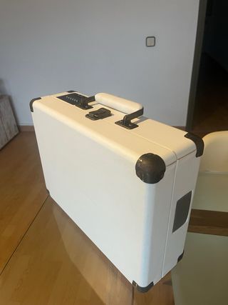 Tocadiscos maletín vintage blanco con cargador