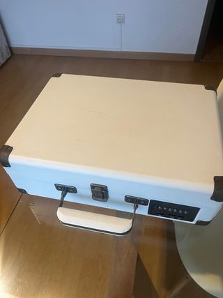 Tocadiscos maletín vintage blanco con cargador