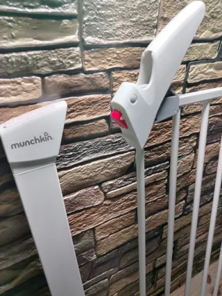 MUNCHKIN MAXI-SECURE Puerta de seguridad 76-82 cm