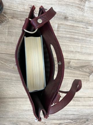 Bolso bandolera de cuero burdeos –nuevo a estrenar