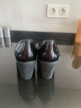 Zapatos mujer charol negro tacón ancho