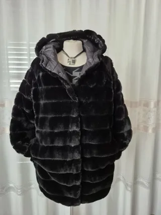 Cappottino double face nero con pelliccia