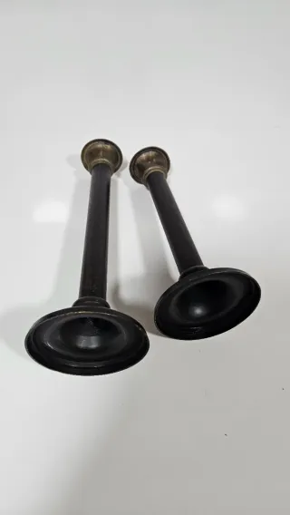 Candelabros de metal