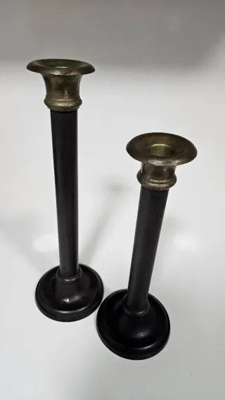 Candelabros de metal