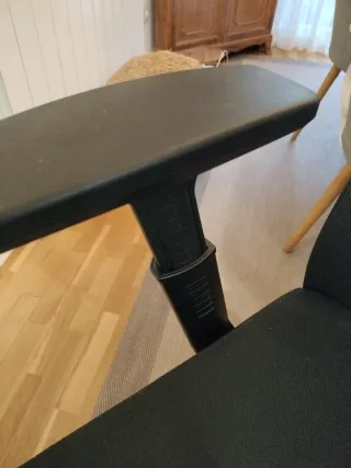 Sedia da ufficio ergonomica regolabile nera