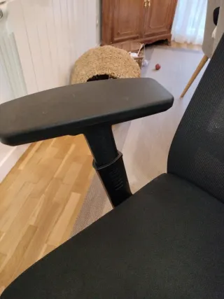 Sedia da ufficio ergonomica regolabile nera