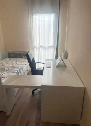 Mesa de estudio / escritorio blanco con ala latera