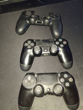 PS4 Slim 1TB con mando, funda de mando y soporte