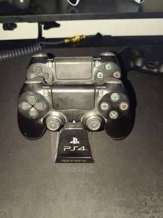 PS4 Slim 1TB con mando, funda de mando y soporte