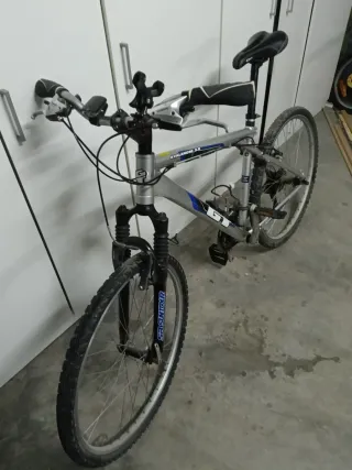 Bicicleta Montaña GT Avalanche 3.0