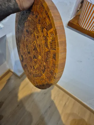 Calendario azteca de madera