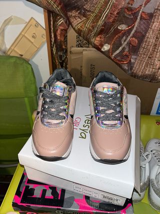 Scarpe bimba n. 34 e stivali n. 35 nuovi