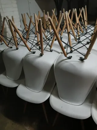 Sedie e tavoli da ristorante in buone condizioni