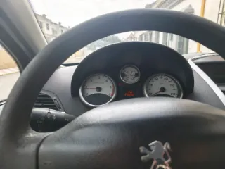 Peugeot 207 2006 también cambiaría por moto