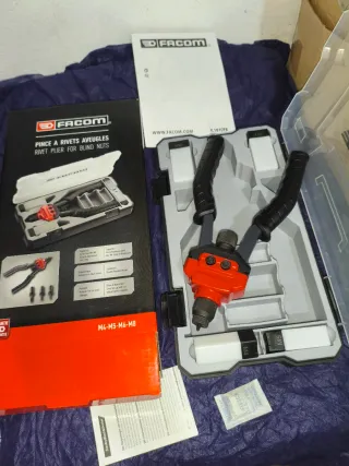 Remachadora dE tuercas Facom Y.107CPB nueva