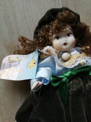 Bambola in ceramica da collezione green porcellana