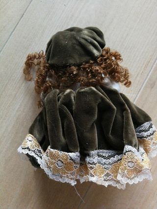 Bambola in ceramica da collezione green porcellana