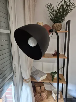 Lámpara pie Maison du Monde negra y madera