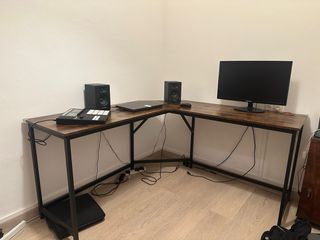 Escritorio esquinero moderno.