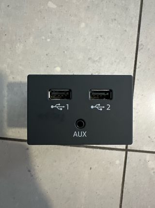 Enchufe conector USB 81A035736