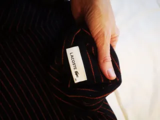 Jersey lacoste pone 40 pero diría 38
