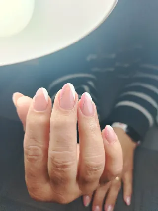 Se hacen uñas a domicilio