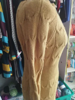 Vestido de lana color mostaza