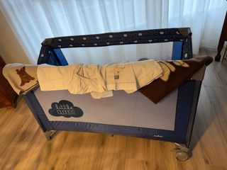 Cuna portatil con colchón, almohada y sabanas